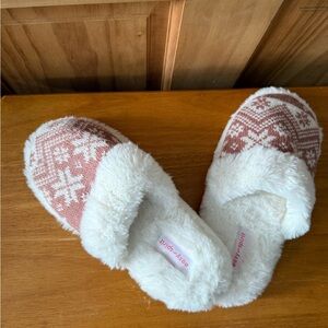 New Without Tags, Women’s Slippers Size Small (5-6)